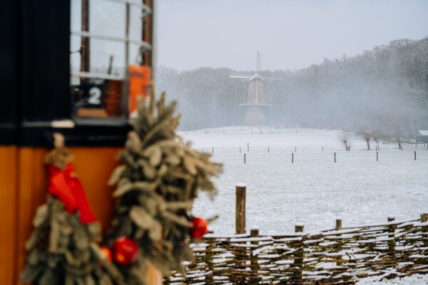 Tram in winterse sferen in het Openluchtmuseum